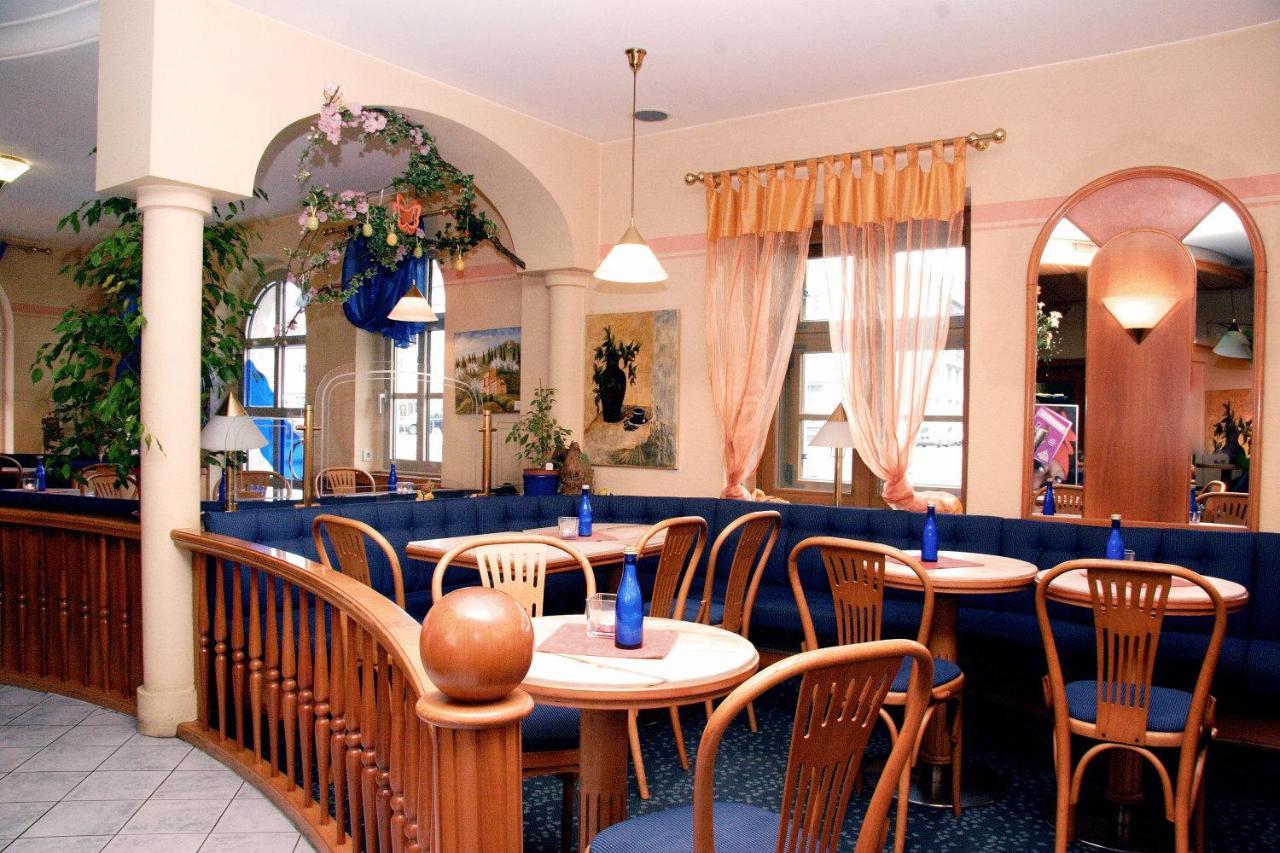 Hotel Zum Grunen Baum Plattling Eksteriør billede